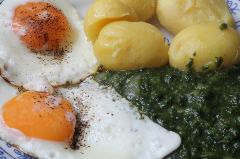 Spinat, Kartoffeln und Spiegeleier im TVW
